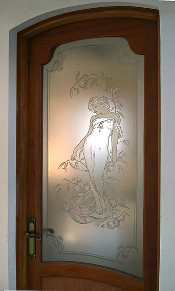 puerta con vidrio grabado