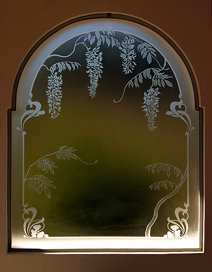 ventana con vidrio grabado