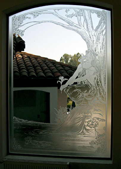 ventana con vidrio grabado